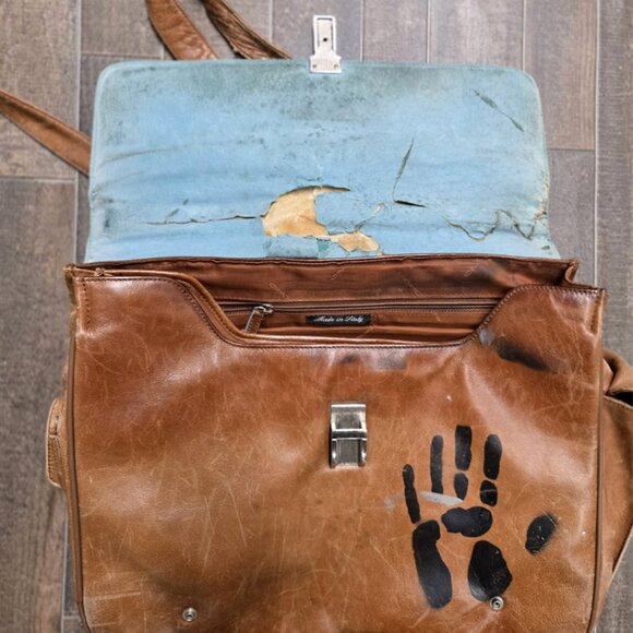 VINTAGE ITALIAN LEATHER MESSENGER LAPTOP BAG ATTACHE. 30 YRS OLD PERFECTLY WORN - Picture 11 of 11